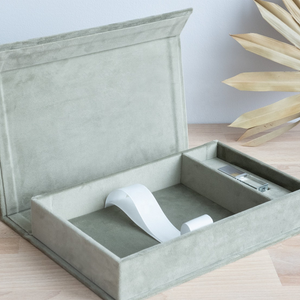 صندوق صور مخملي مخصص لحفلات الزفاف . Custom Velvet Photo Box for Weddings