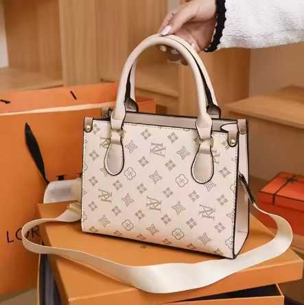 حقيبة يد فاخرة من الجلد الصناعي Luxury faux leather handbag