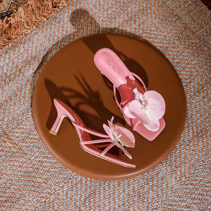 كعب نسائي صيفي