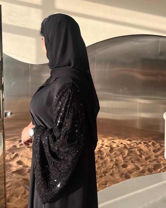 Luxurious black abaya 