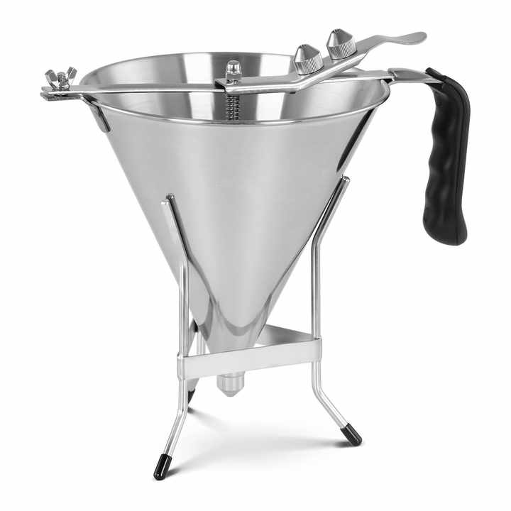 Cupcake molds and baking tools 