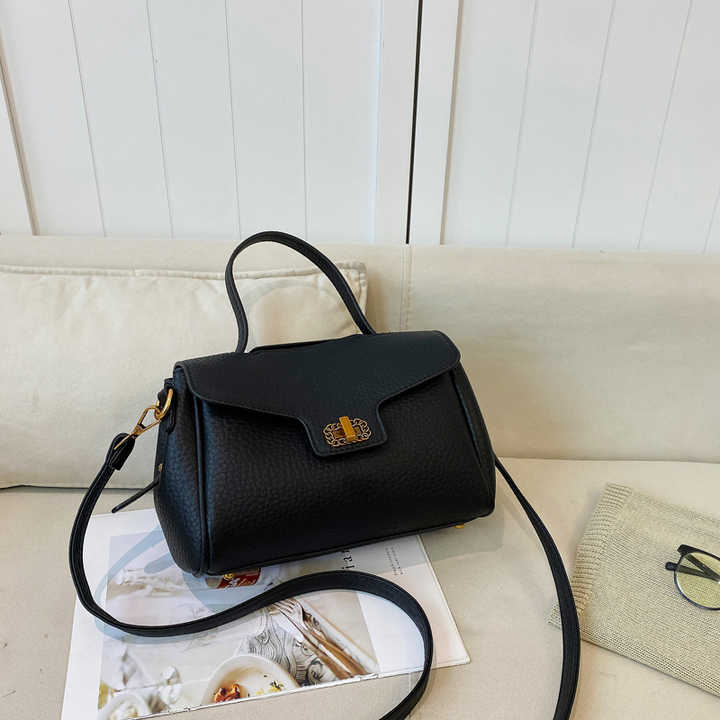 Handbags The latest fashion trends in women's handbags 