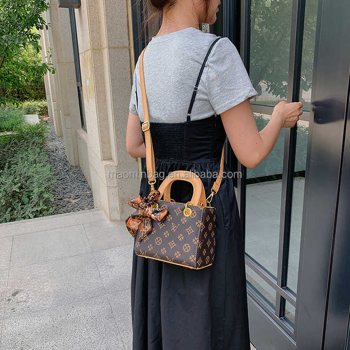 Single handbags decorated with printed silk scarves