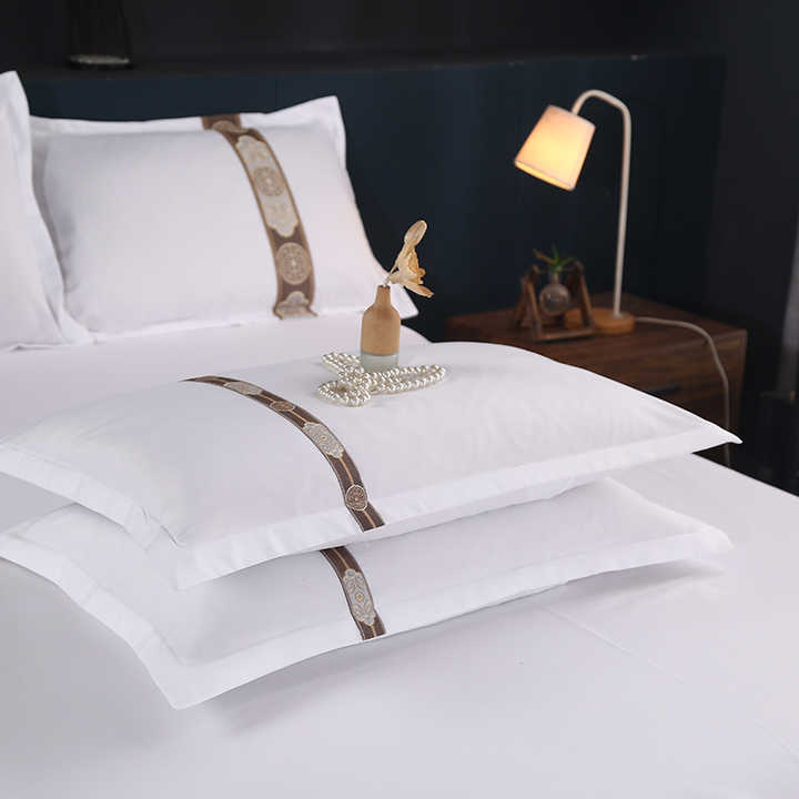 قطن مخصص عالي الجودة للفنادق ومطرز بالقطن . High quality custom hotel cotton embroidered