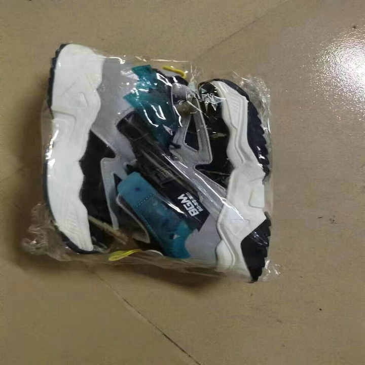 Good-looking casual shoes for all-day standing 