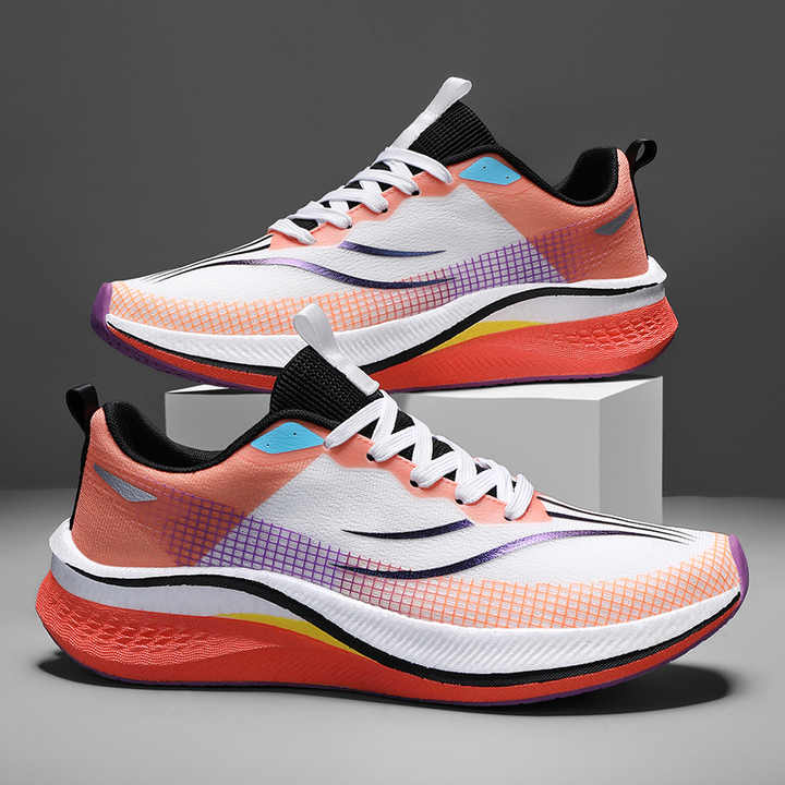 حذاء رياضي من ماركة