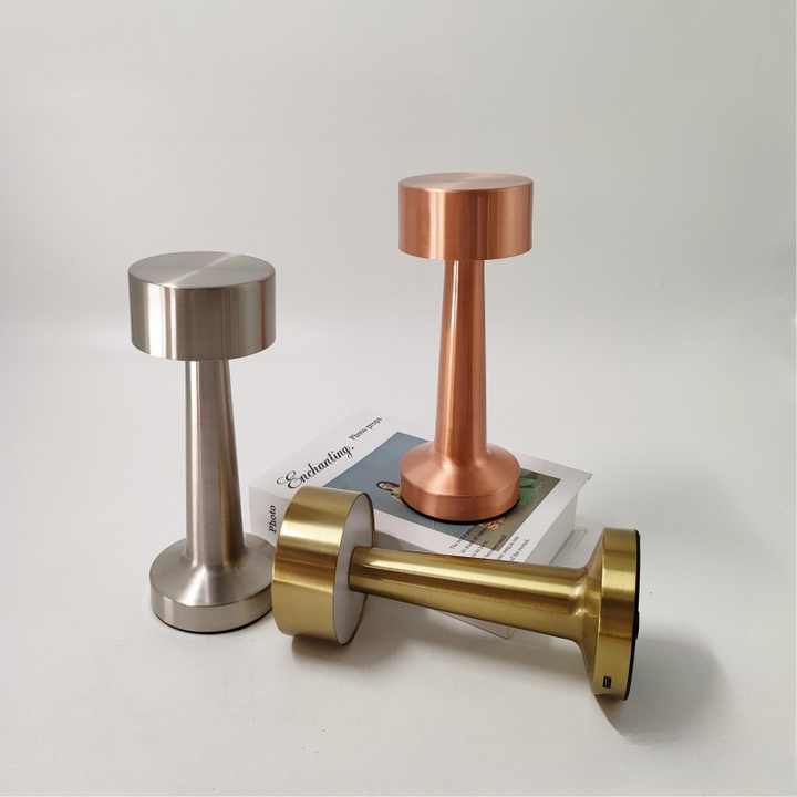 Simple modern table lamp 