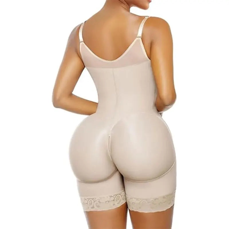 ملابس نسائية داخلية