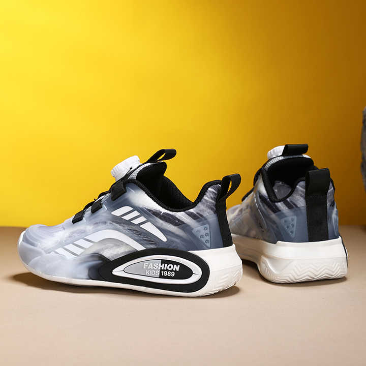 New high quality sneakers. 