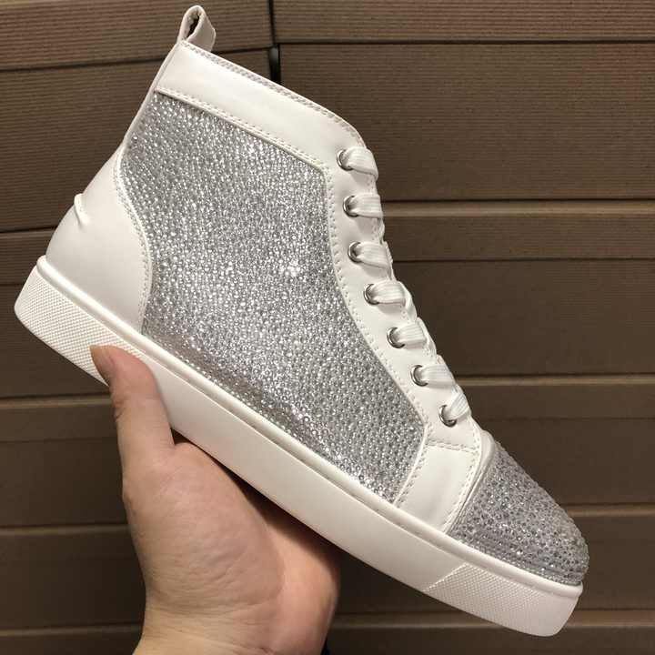 جوتي نسائي بقاعدة حمراء