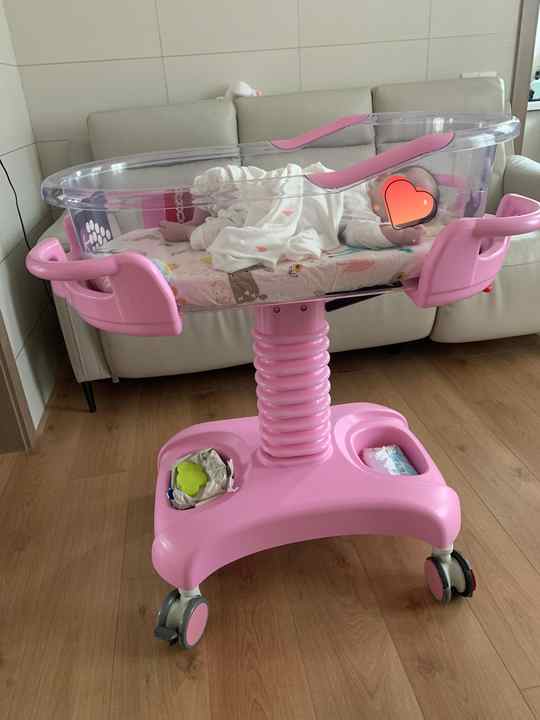 Hospital handwriting source in the childbirth wing for newborn weight 