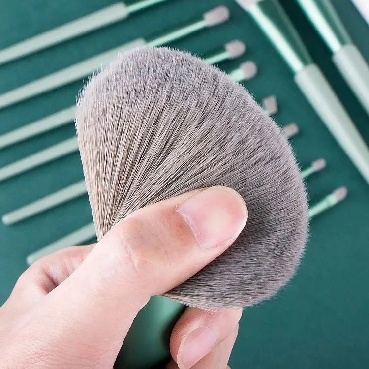 High quality makeup brush 