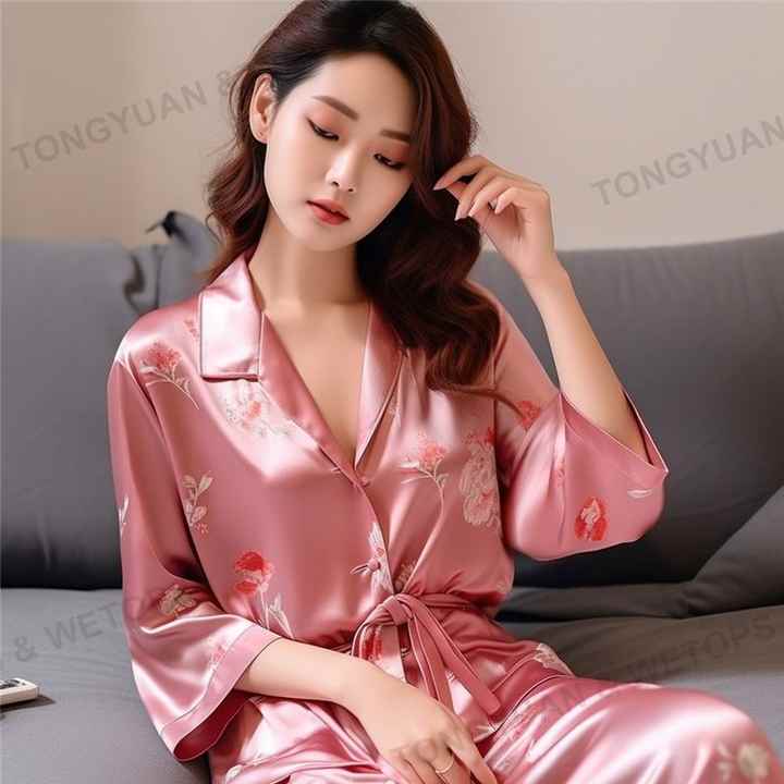 Women's pajamas 