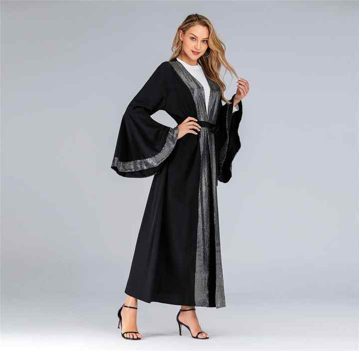 Luxurious black abaya 