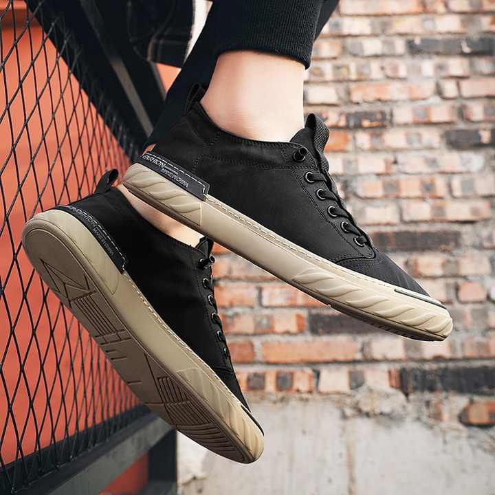 أحذية رياضية صيفية