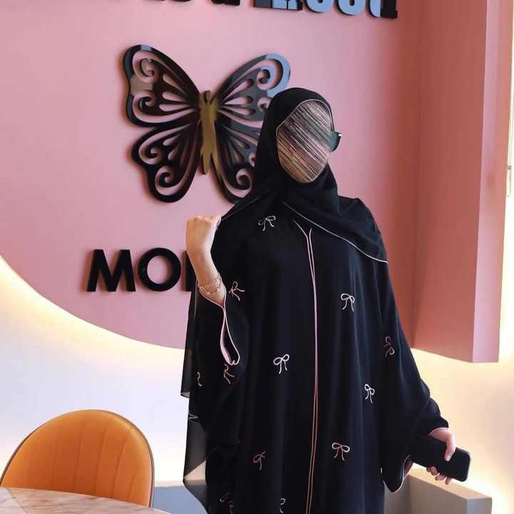 Black abaya fashion 
