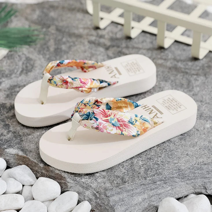 Women's beach slippers 