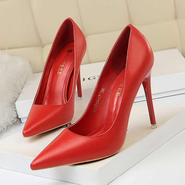 Simple and fashionable stiletto heels for women 