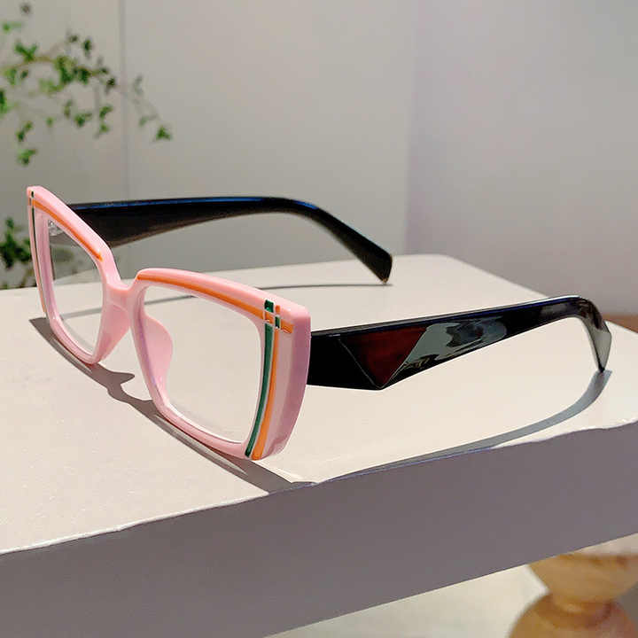 تخفيضات هائلة على إطارات عيون القطة من لونين للسيدات  Huge Discounts on Two-Tone Cat Eye Frames for Women