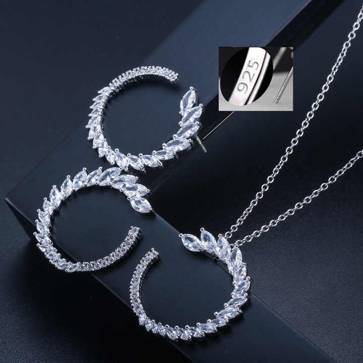 أقراط وقلادة على شكل ورقة شجرLeaf Earrings and Necklace