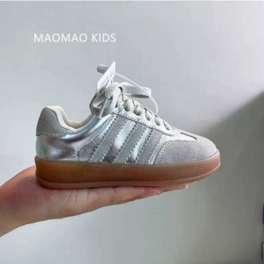 Spring and autumn sports training shoes for girls. 