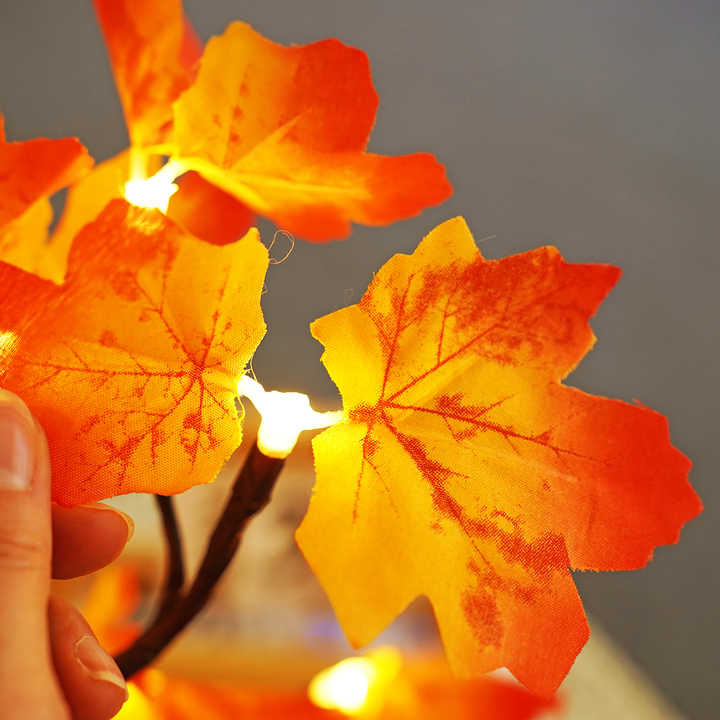 Leaf LED Table Lamp 