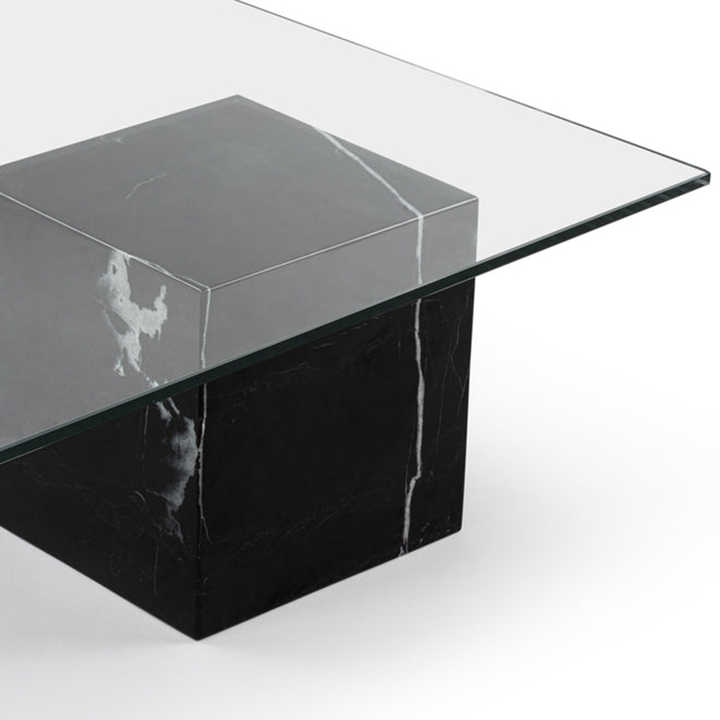 لطاولة القهوة في غرفة المعيشة ,For the coffee table in the living room