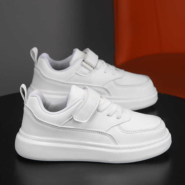 أحذية رياضية خفيفة