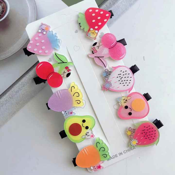 Children's hair accessories with small clips 