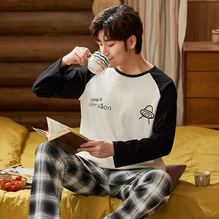 Men's stylish long-sleeved pajamas autumn clothes. 