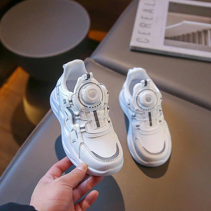 أحذية رياضية جلدية عالية الجودة للأطفال مقاومة . High Quality Children's Leather Waterproof