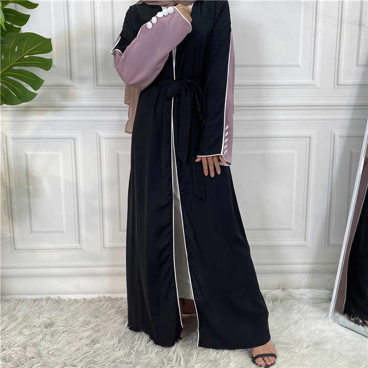 Black women's abayas 