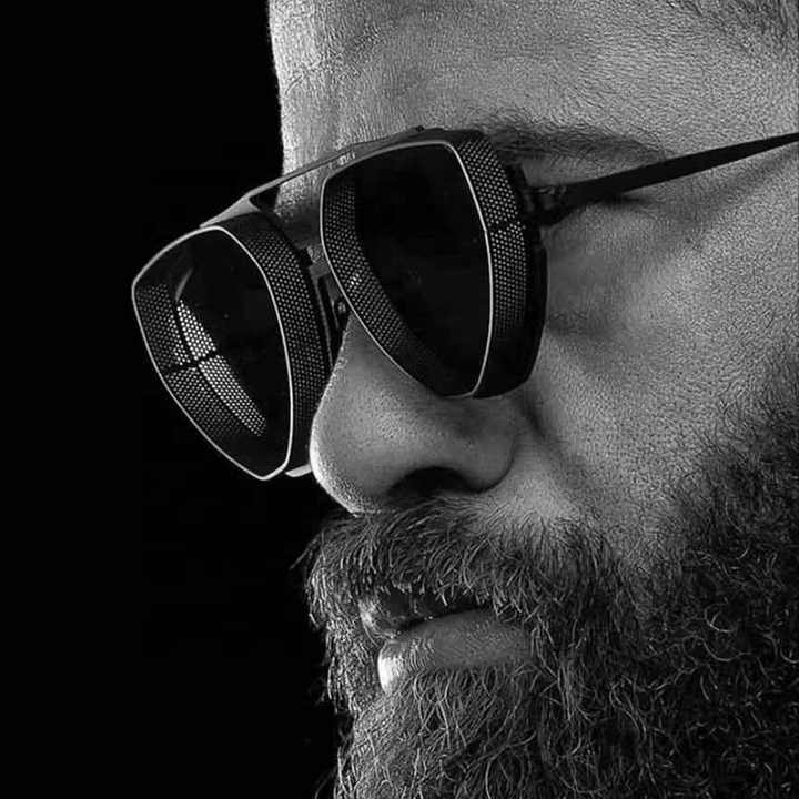 Sunglasses Tour