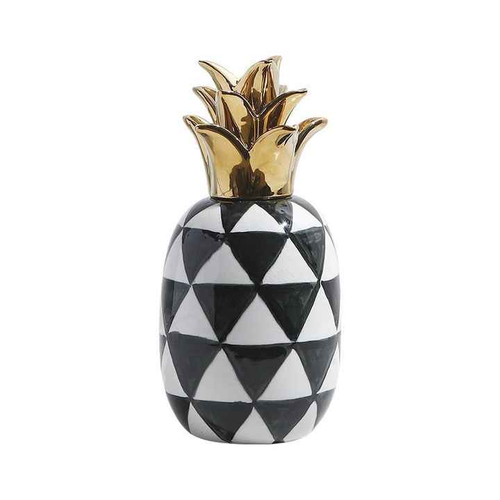 جرة زخرفية حديثة فاخرة من السيراميك . Modern luxury ceramic decorative jar