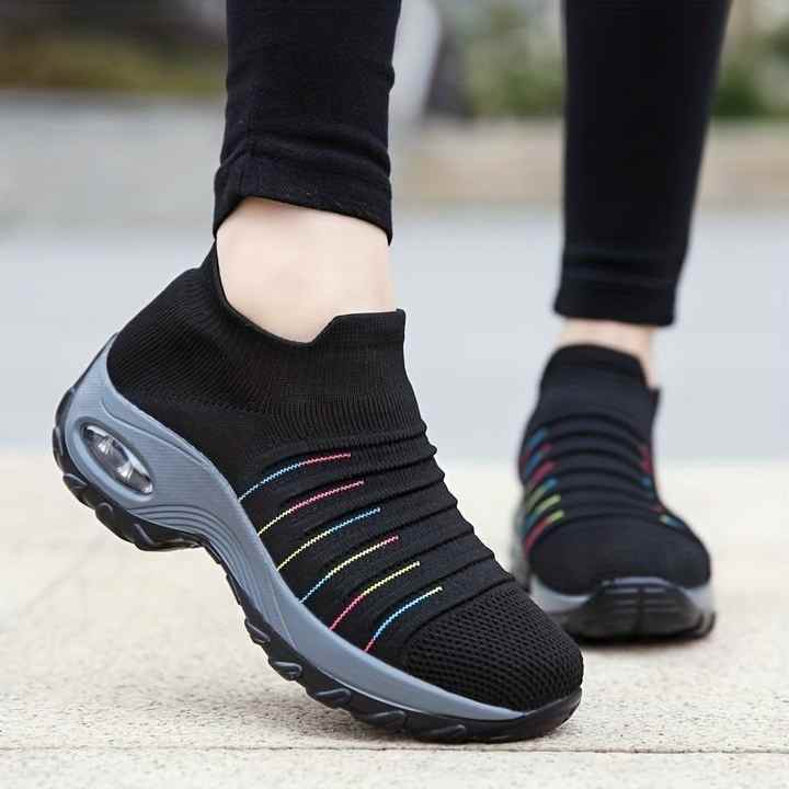 Stylish women's tennis shoes 