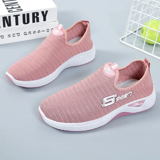 Women's sports shoes 