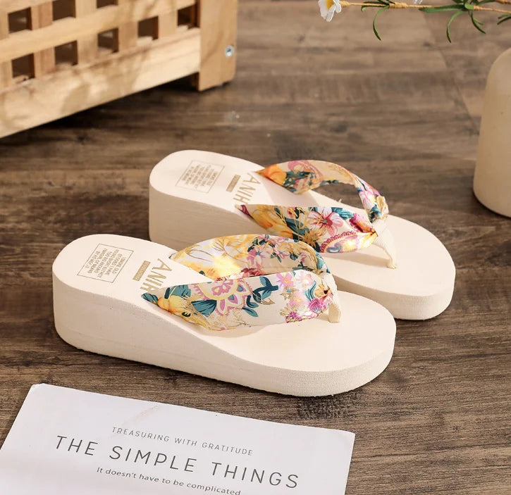 Women's beach slippers 