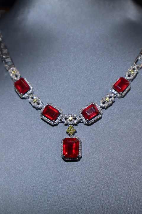 قلادات نسائيه