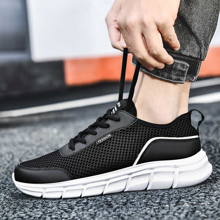 Comfortable lightweight casual sneaker