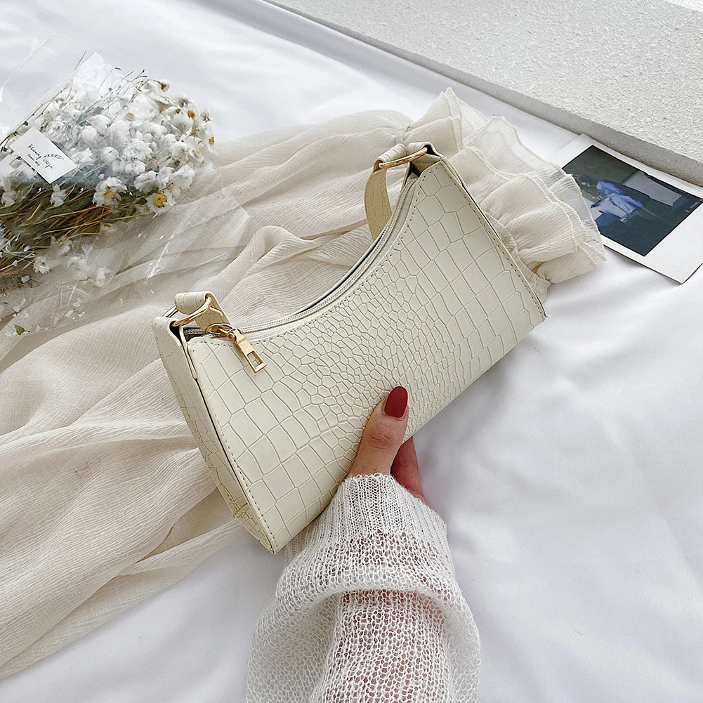 Elegant snakeskin handbag 