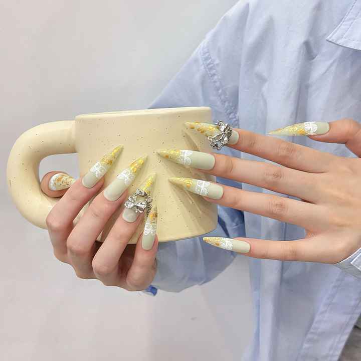 artificial nails 