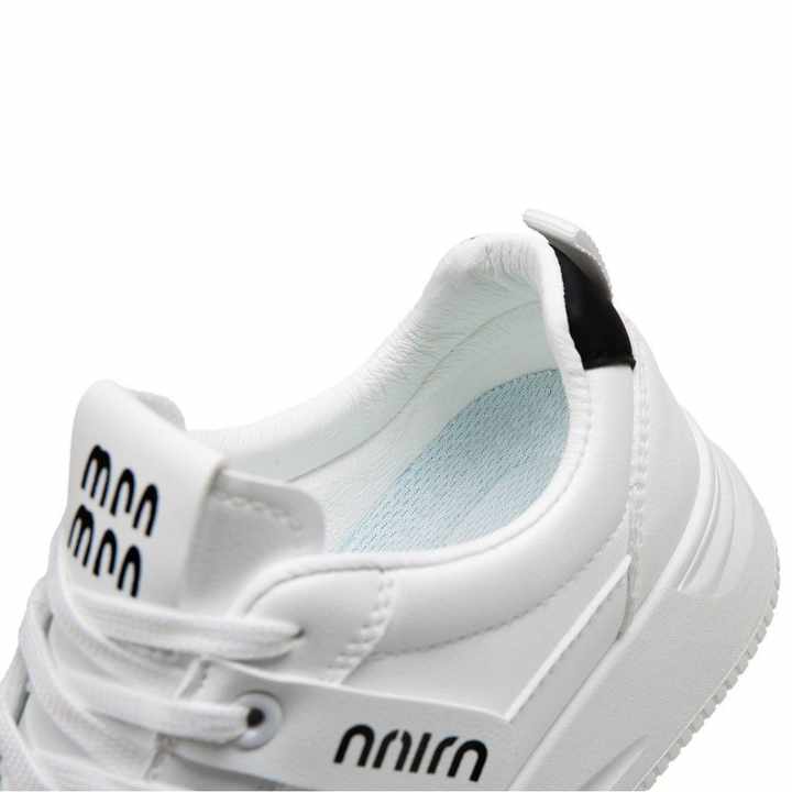 حذاء رياضي  نسائي أبيض