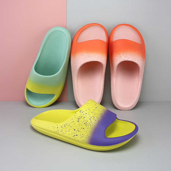 Comfortable men's slippers 