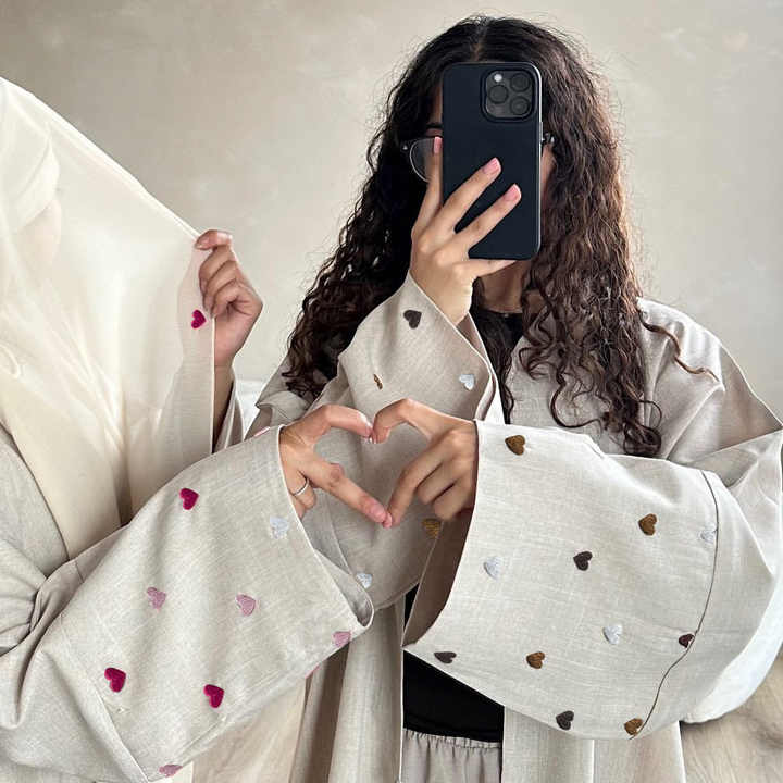 عبايات نسائيه ملونة