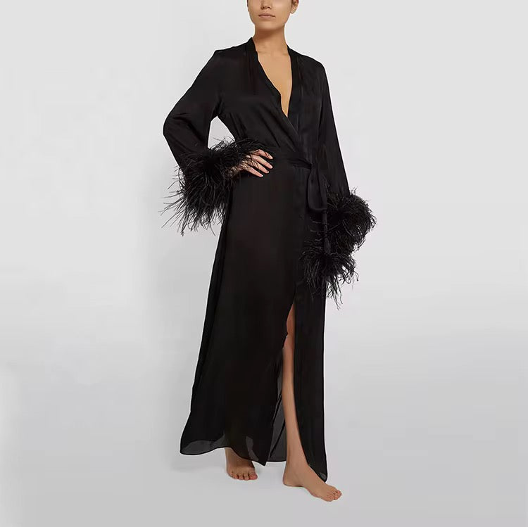 ملابس نوم نسائية من ريش النعام