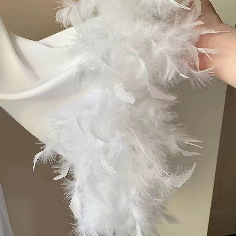 رداء أبيض فاخر