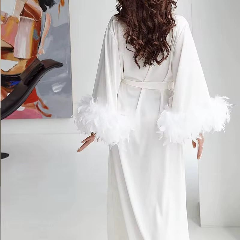 رداء أبيض فاخر