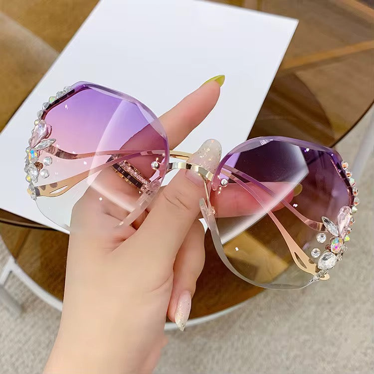 نظارات نسائية شمسيه بالوان متعدده -Women's sunglasses in multiple colors