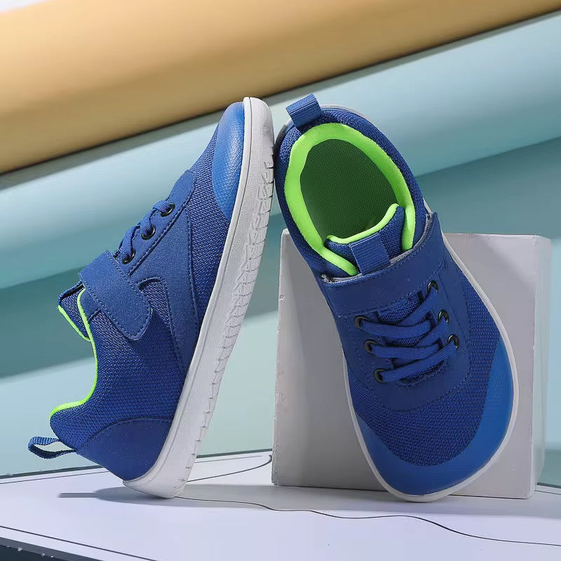 Flexible girls' sneakers