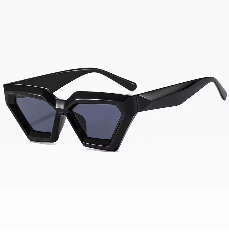 Fashionable women's sunglasses